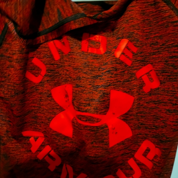 Youth underarmour long sleeve dri fit tee! - Picture 2 of 4
